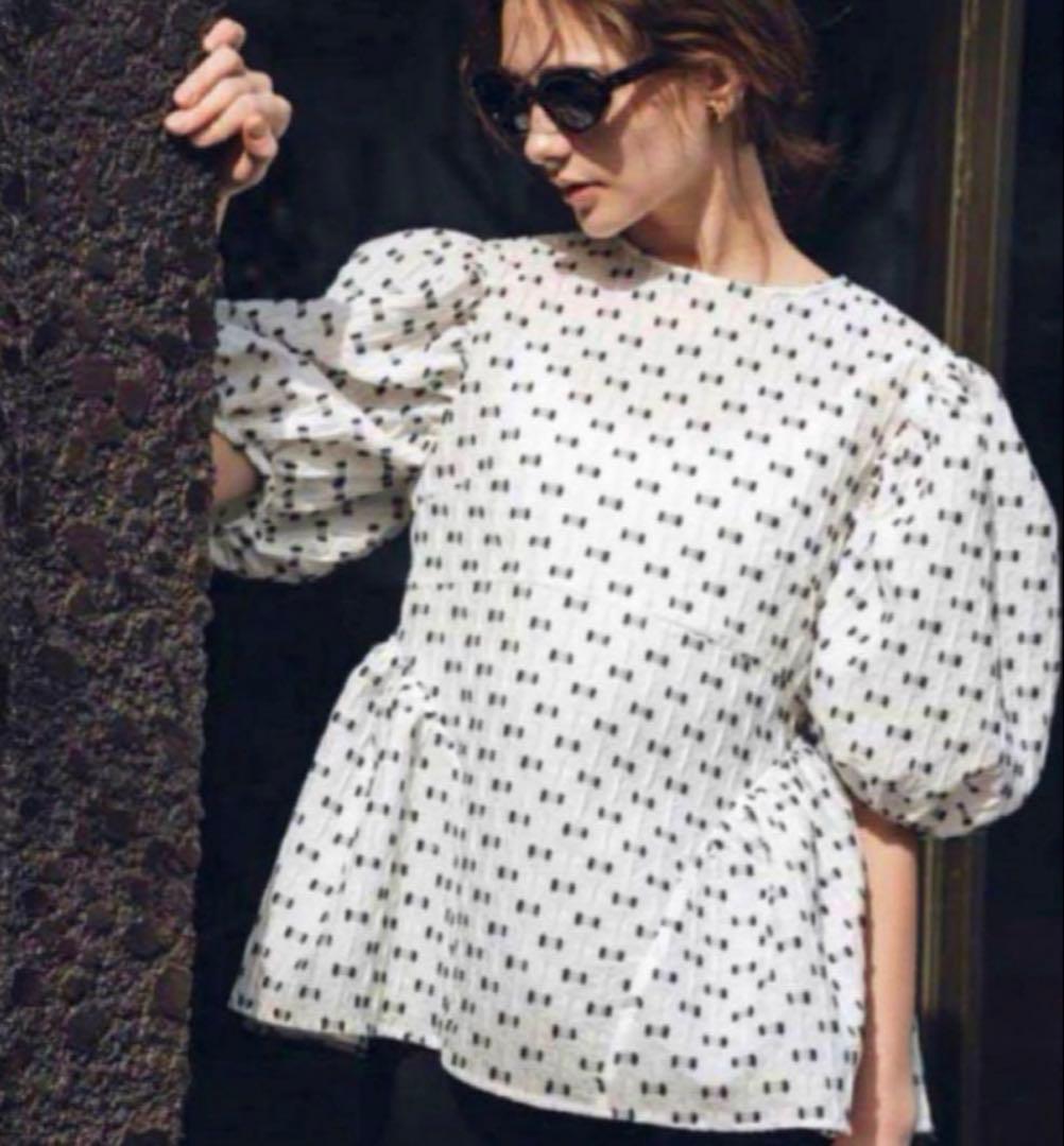 OHGA エンジェル　パフスリーブブラウス