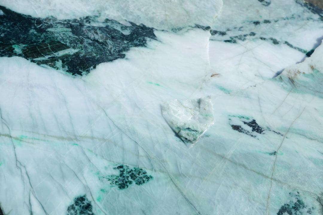 上質翡翠　紫翡翠　緑　ヒスイ　原石　輪切　玉　特大　材料　自然石　鉱石　鉱物