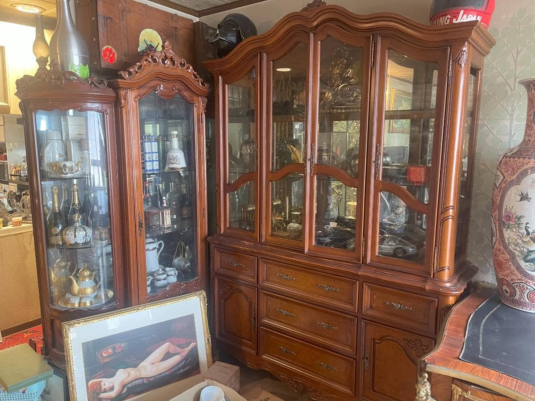 バロックスタイル 木製キャビネット ガラス扉付き