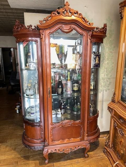 バロックスタイル 木製キャビネット ガラス扉付き