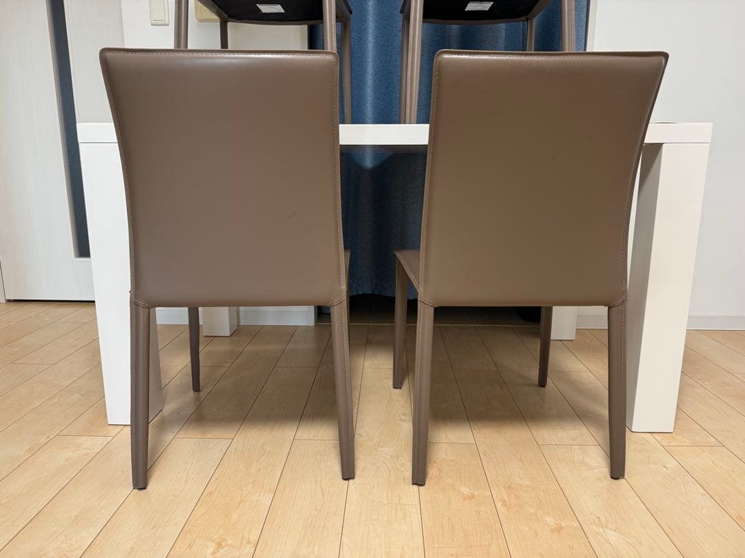 ダイニングテーブルとチェア4脚セット