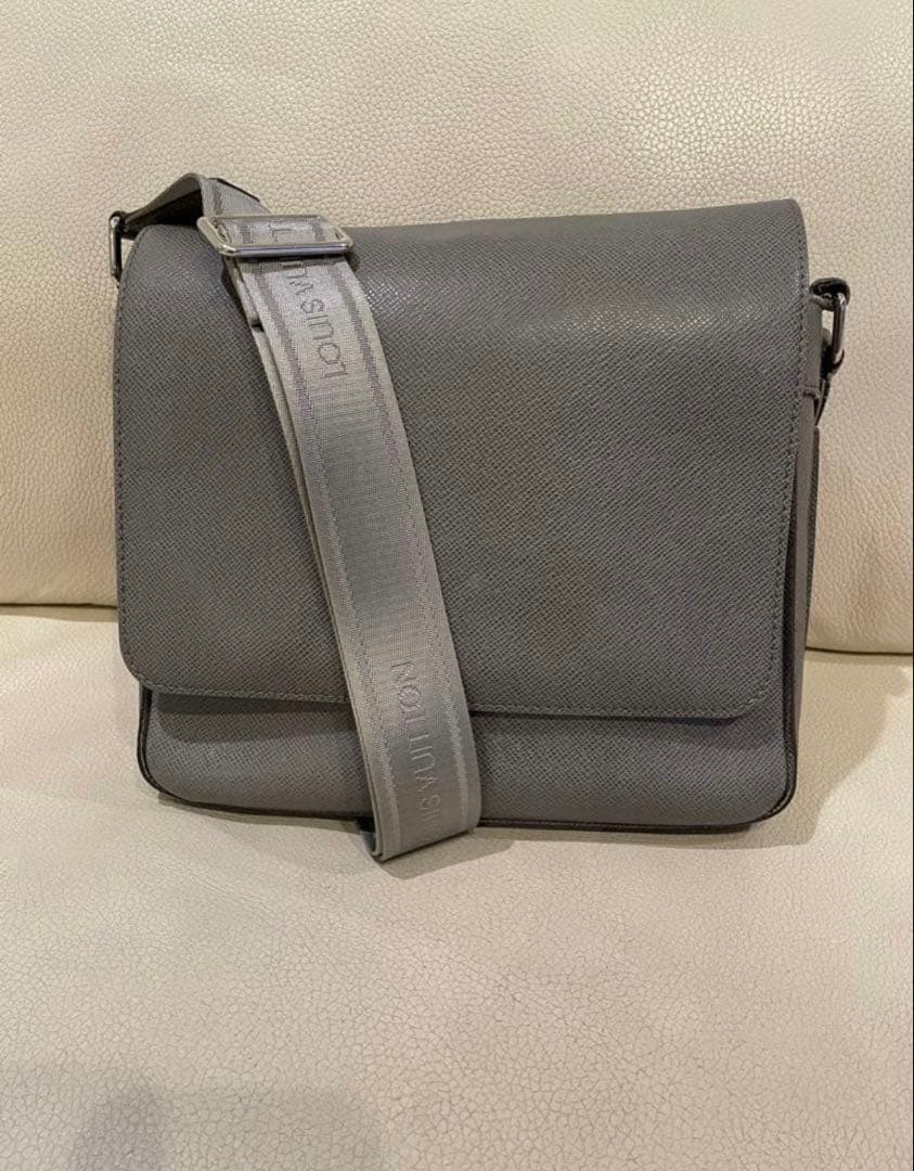 ルイヴィトン タイガ ロマン グレー ショルダー メッセンジャーバッグ