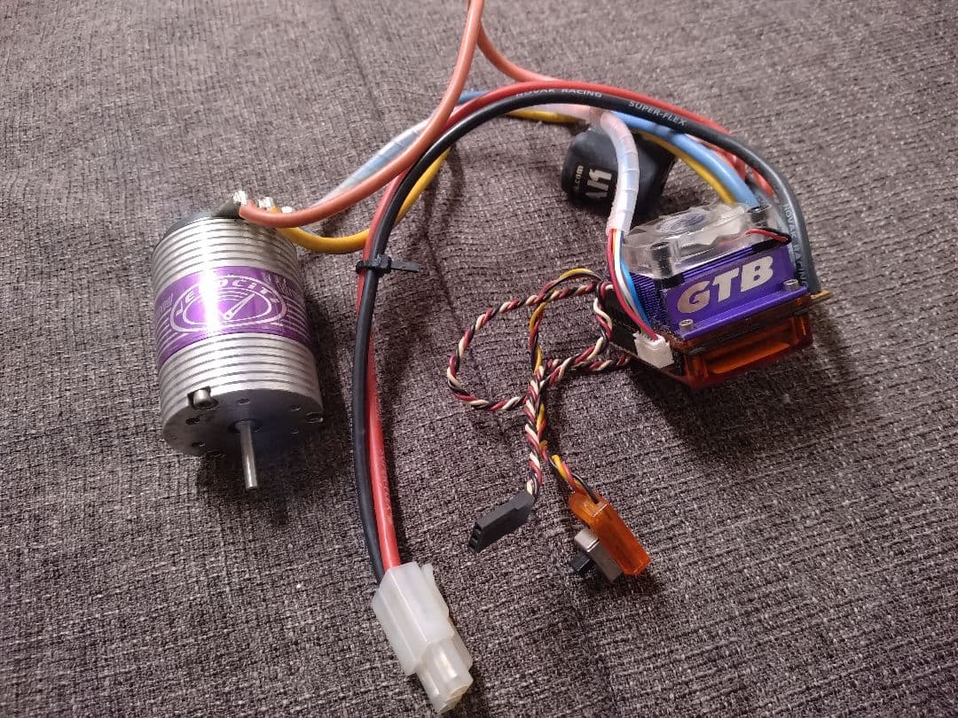 NOVAK Velocity 5.5RブラシレスモーターGTBアンプセット