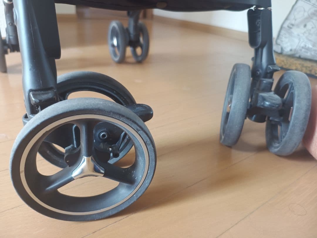 【極美品】apricaベビーカー ラクーナビッテクッション　SF