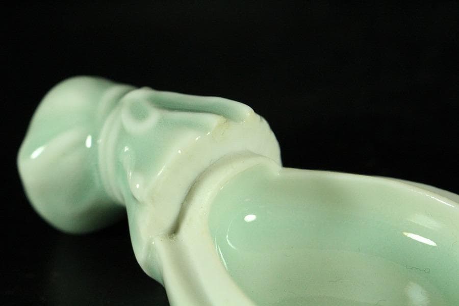 諏訪蘇山作 青磁 砂金袋 香合 共箱(K-BB522)