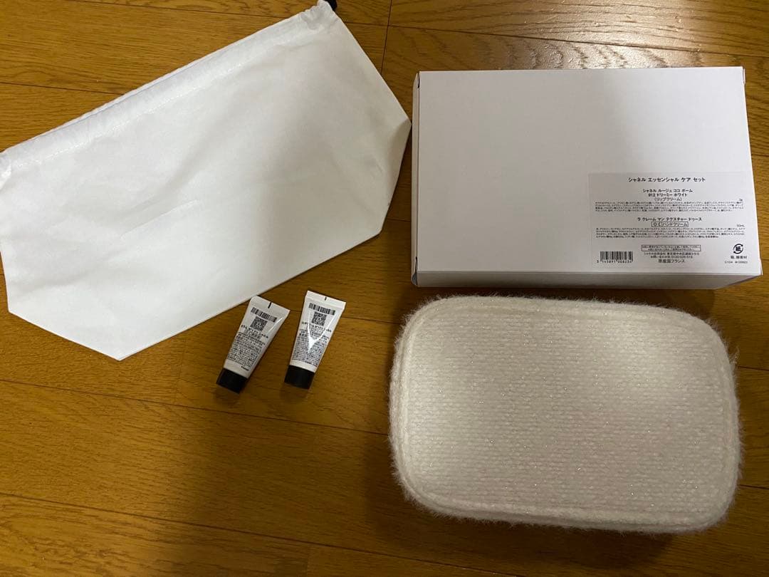 【新品未使用】 CHANEL ホリデー　クリスマスコフレ　 ポーチ　2024