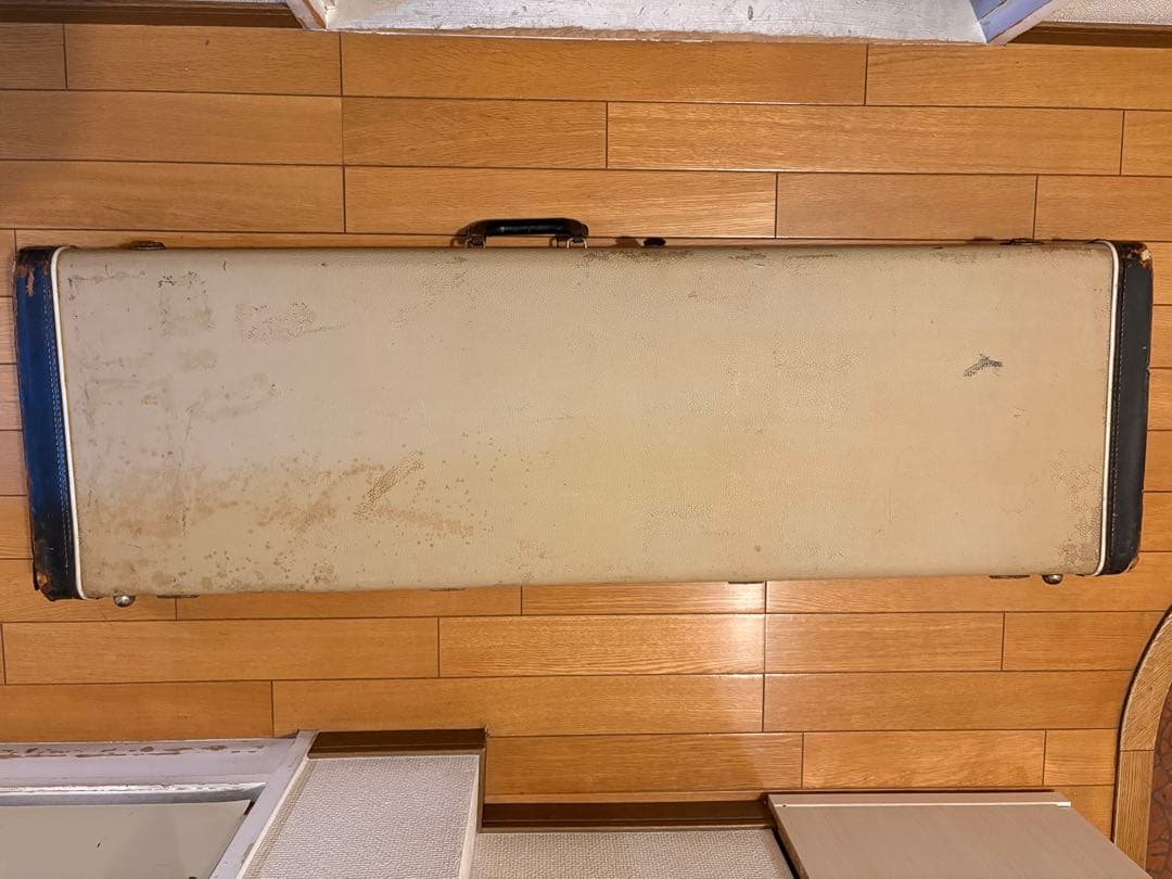 60年代フェンダージャズベ、プレベ用ホワイトトーレックスケース　Fender