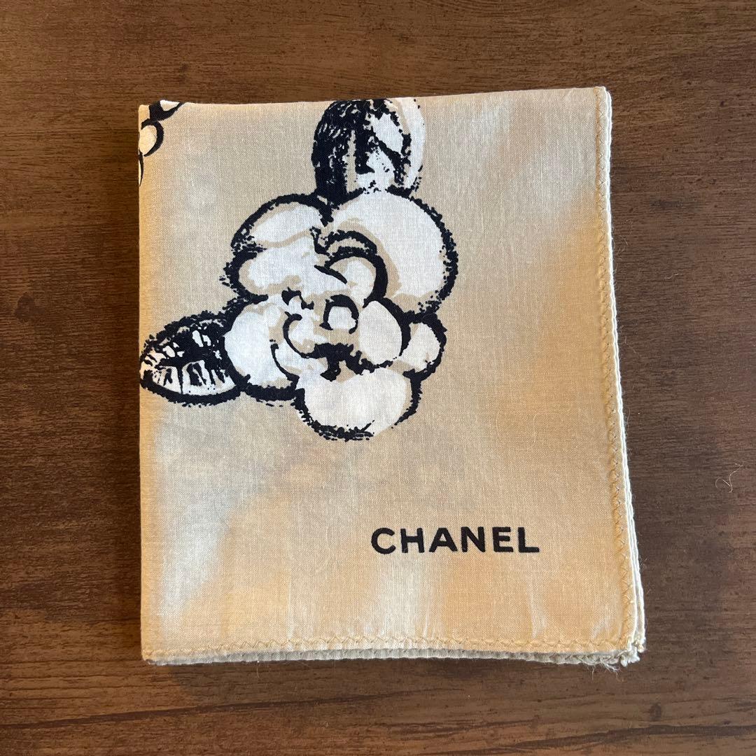 CHANEL 大判ハンカチ　スカーフ ベージュ　花柄　バンダナ