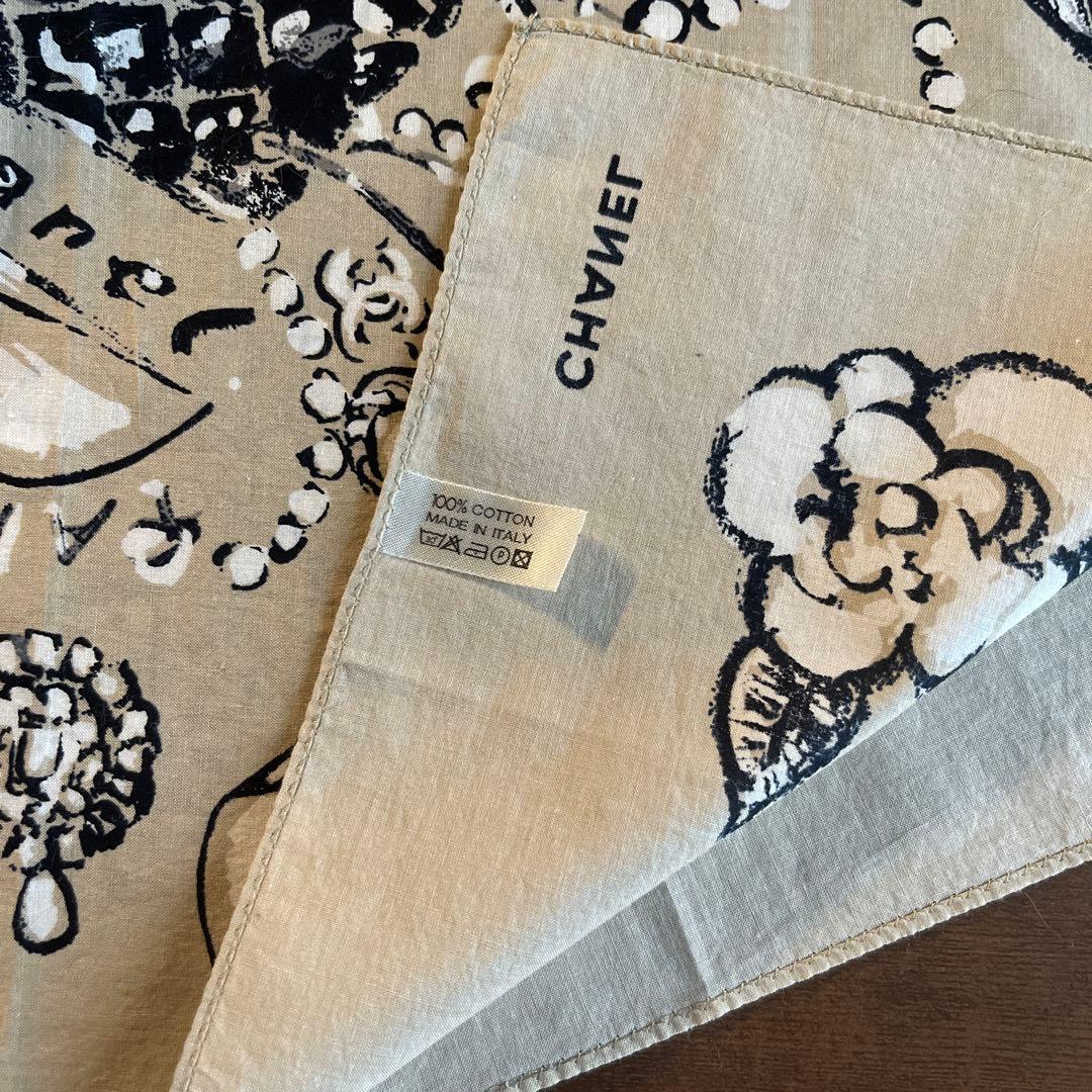 CHANEL 大判ハンカチ　スカーフ ベージュ　花柄　バンダナ