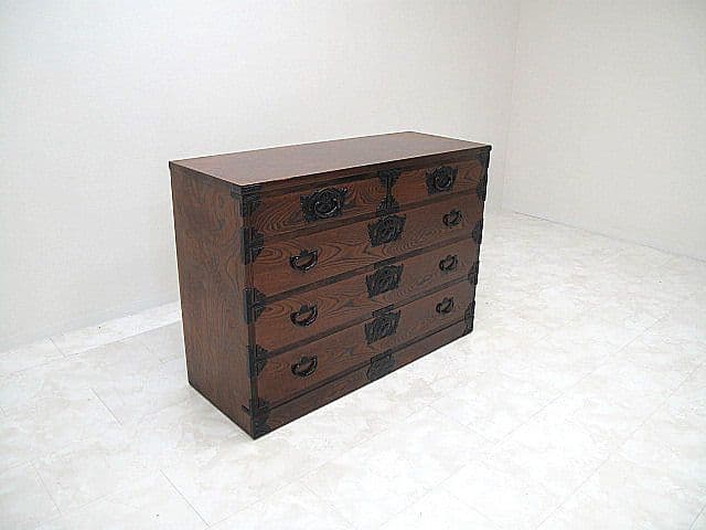 岩谷堂箪笥 4段5杯 鍵付き チェスト 幅121cm 欅 桐 漆塗り 和箪笥