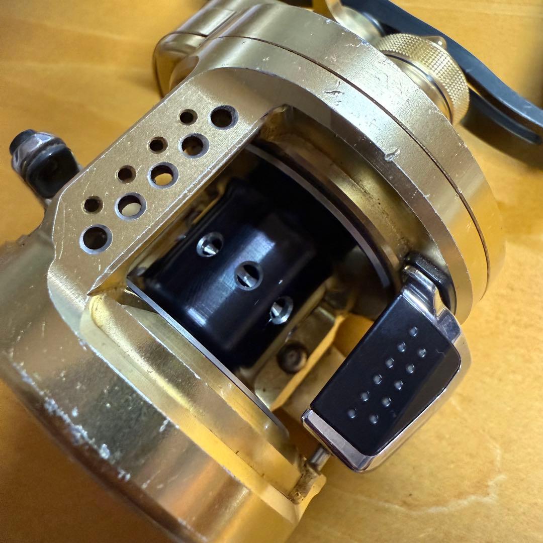 リール CALCUTTA CONQUEST200HG