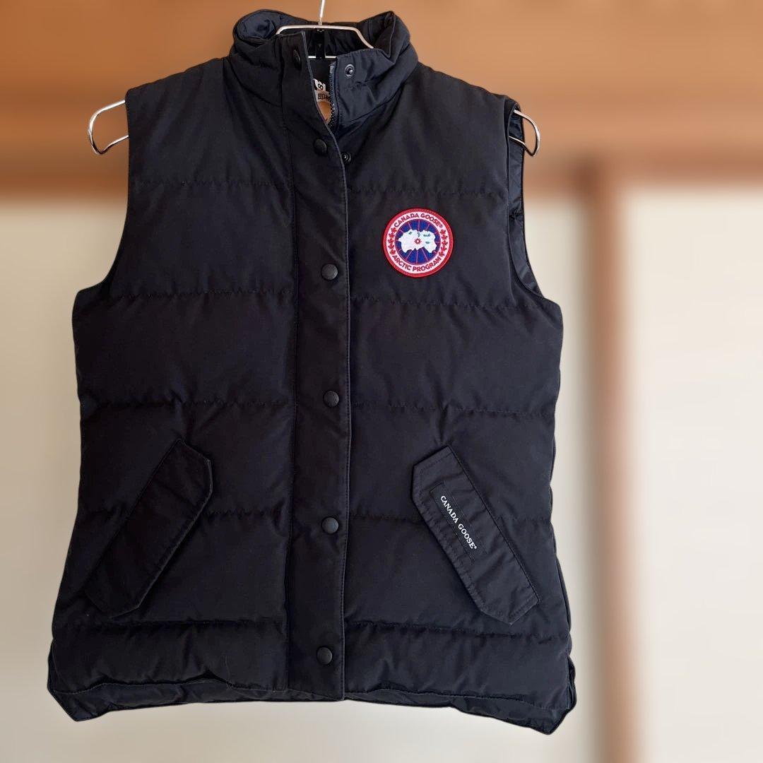 カナダグース　ダウンベスト　ブラック　S　クリーニング済み