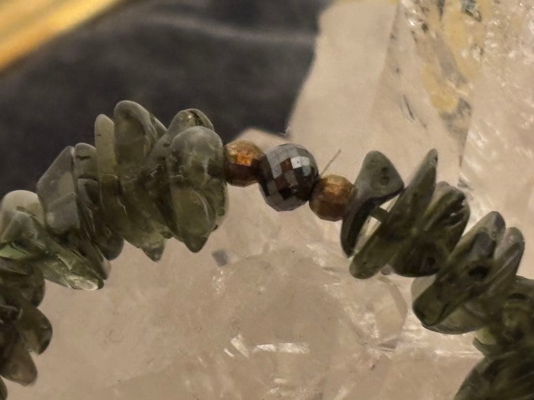 八岐蛇　モルダバイト　細石　ブレスレット 約8〜10mm