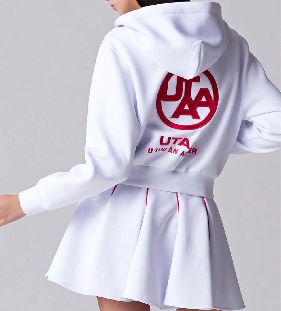 UTAA ホワイトフード付きスウェットとスカートセット
