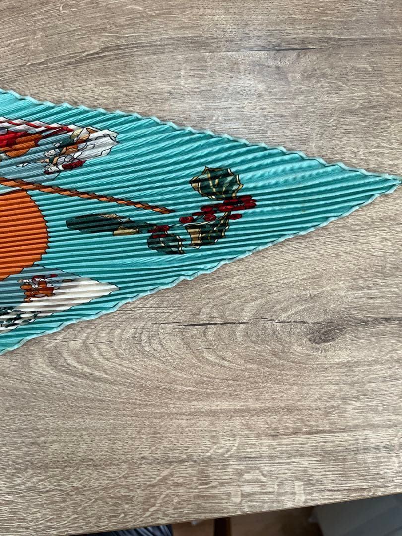 エルメスプリーツスカーフ（箱なし）