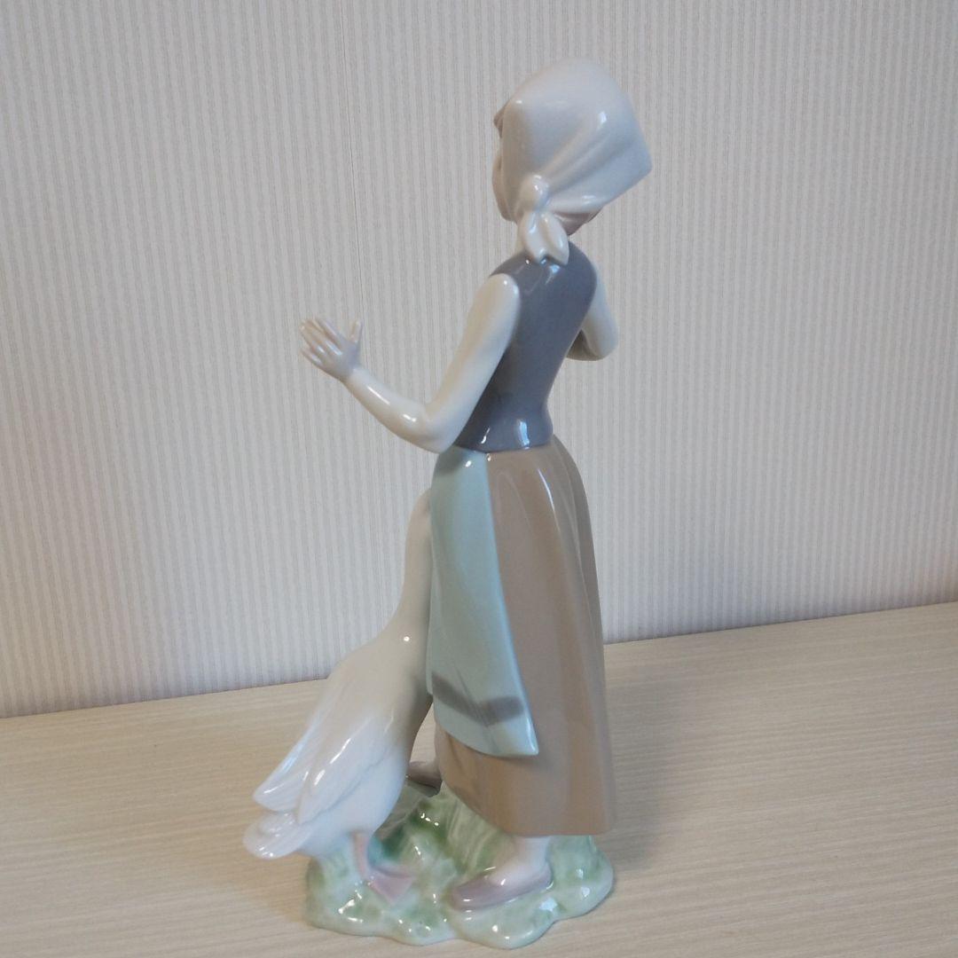 リヤドロLLADRO 少女とアヒル1052