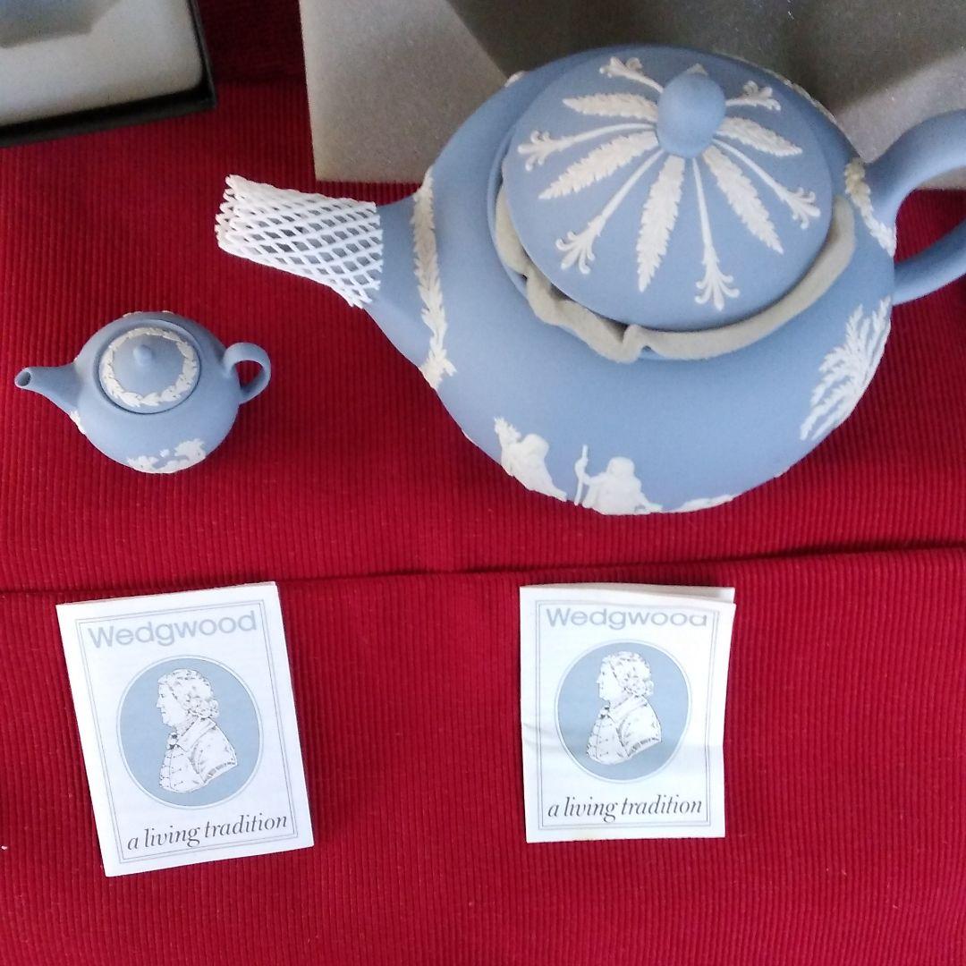ウェッジウッドジャスパーのティーポットとミニチュアジャスパーティーポット新品