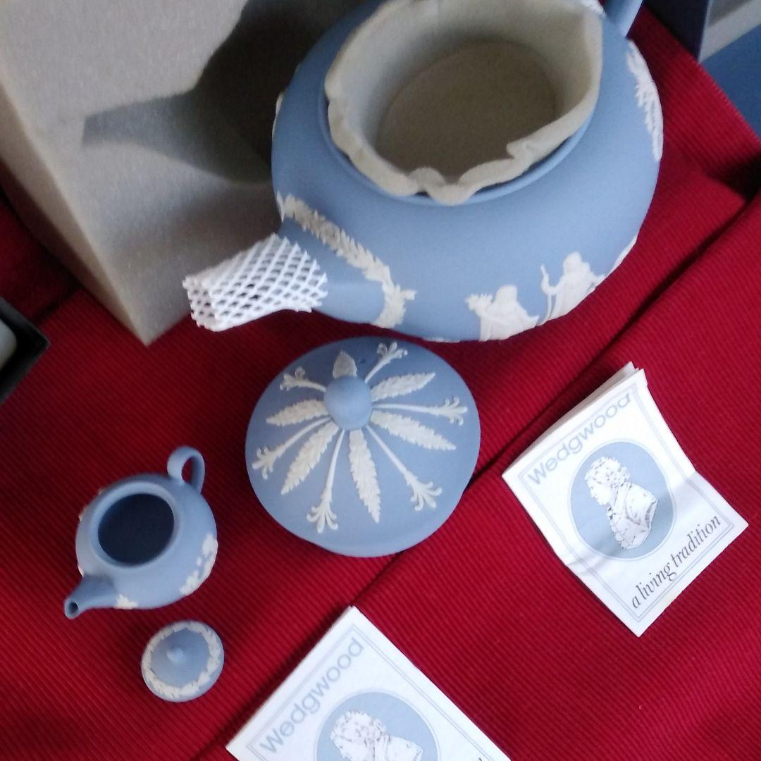 ウェッジウッドジャスパーのティーポットとミニチュアジャスパーティーポット新品