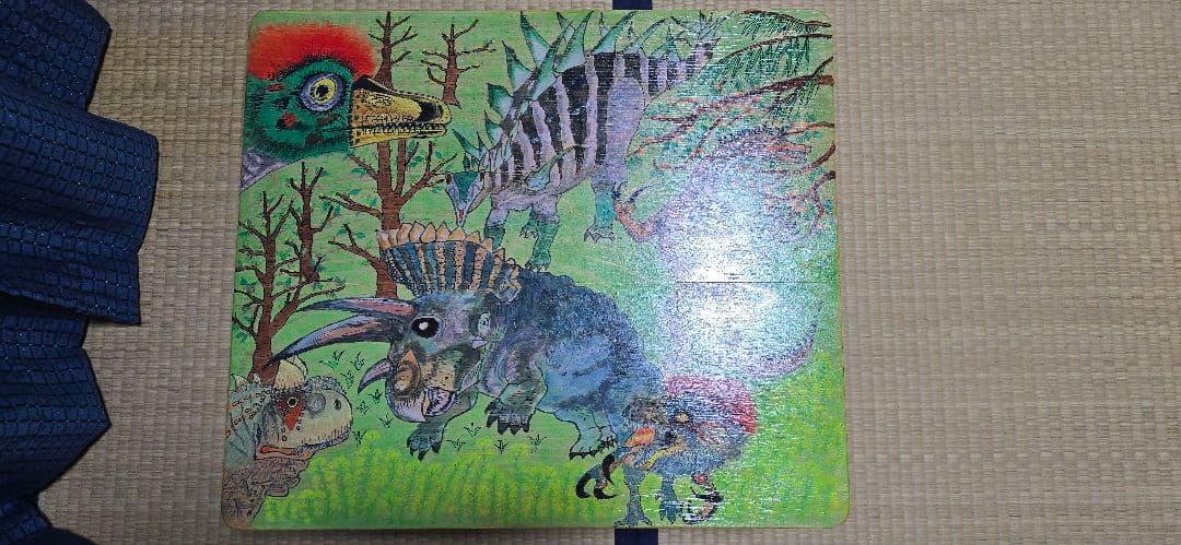 恐竜イラスト 木製テーブル