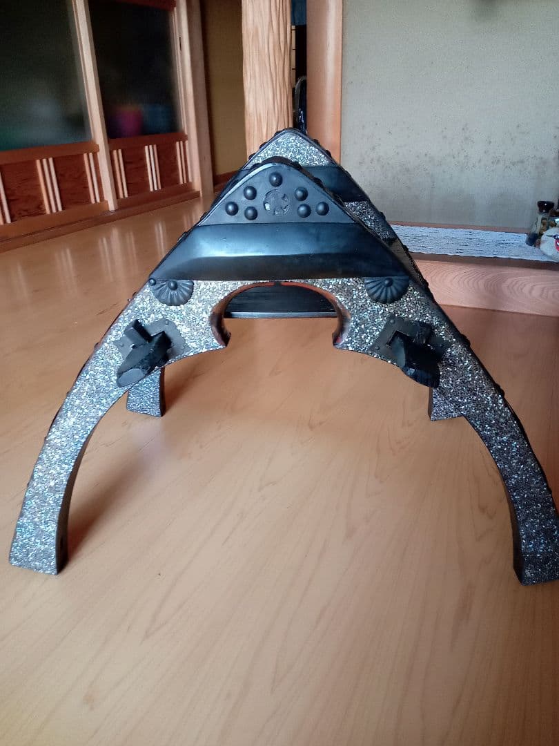 飾り台　鞍　馬の鞍　漆塗　螺鈿細工　木製鞍　ディスプレイ