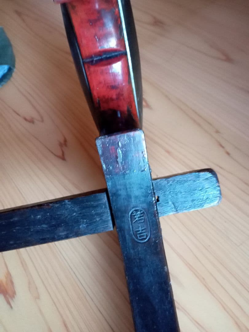 飾り台　鞍　馬の鞍　漆塗　螺鈿細工　木製鞍　ディスプレイ