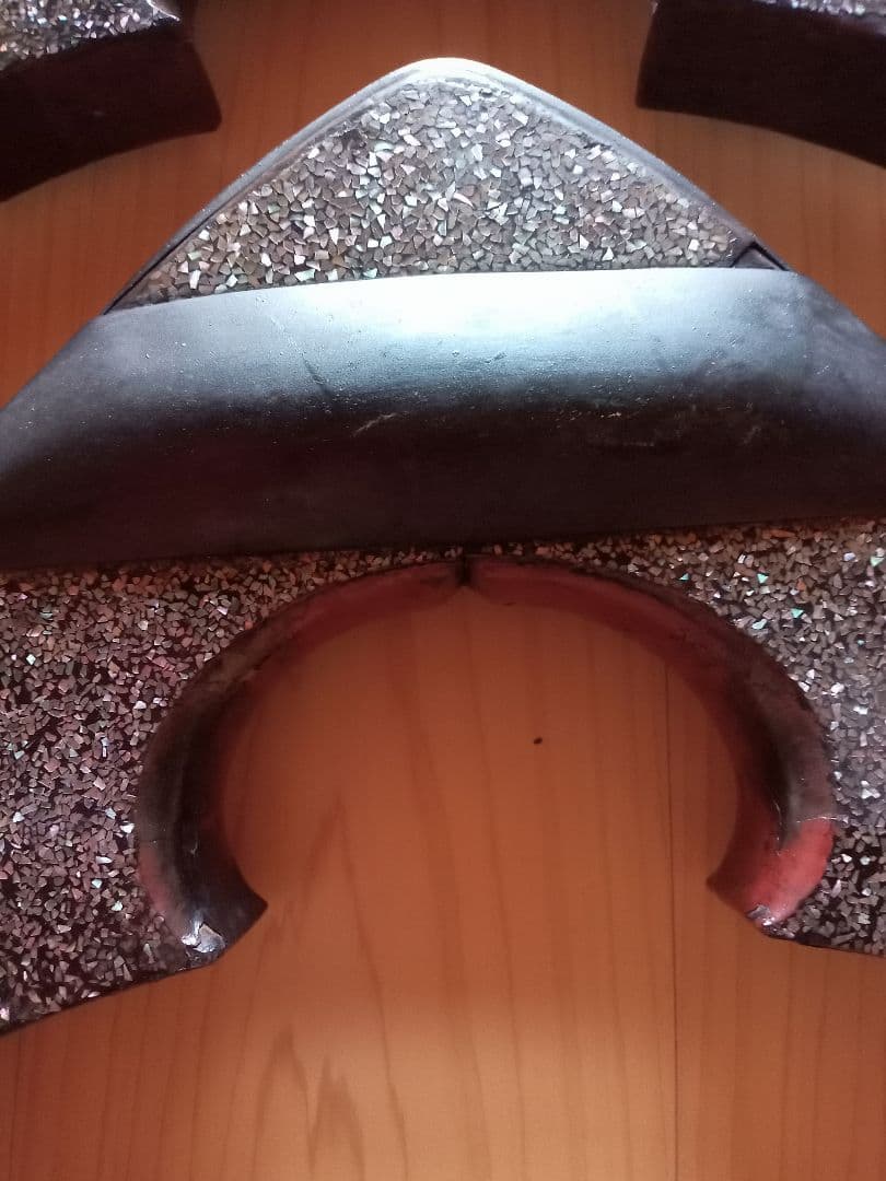 飾り台　鞍　馬の鞍　漆塗　螺鈿細工　木製鞍　ディスプレイ