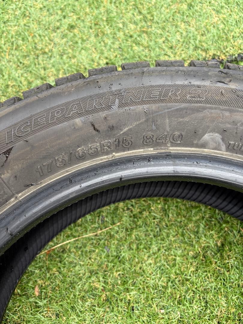 175/65R15 スタッドレスタイヤ 4本セット　アクア　カローラ　フィット