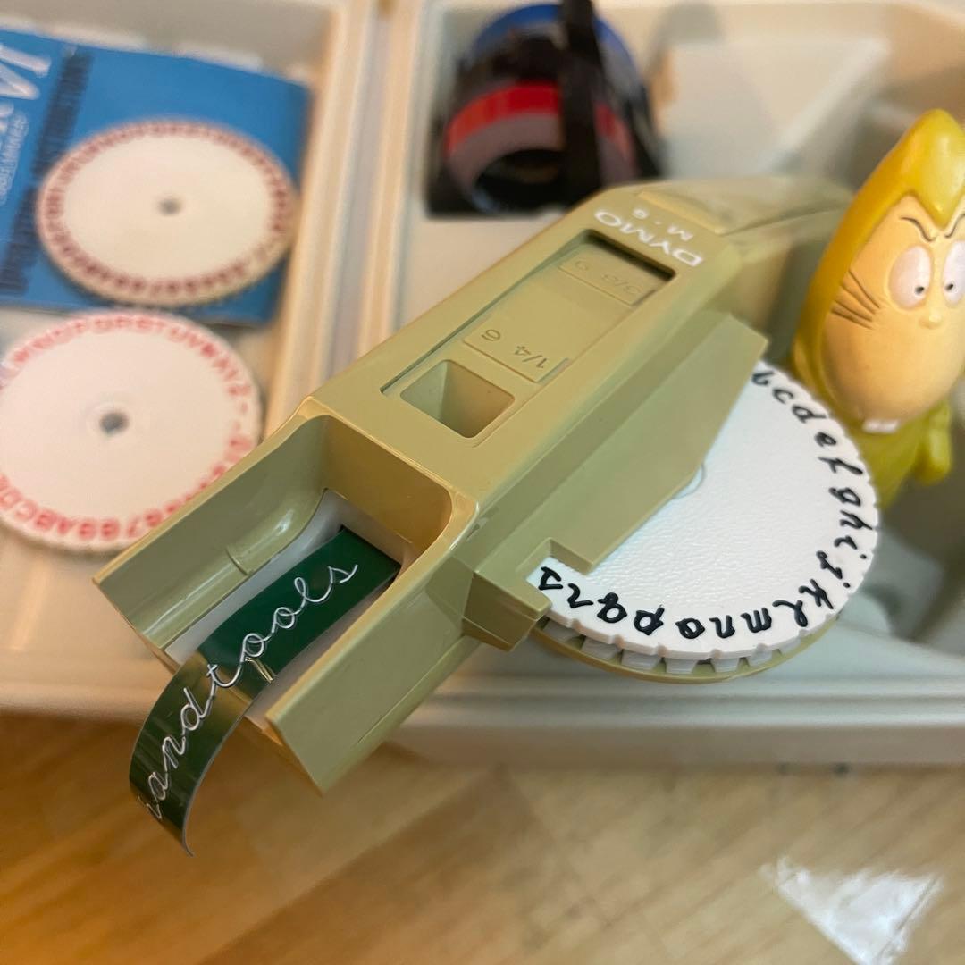 ■製品保証■ 【繋がる筆記体・文字盤4個】ダイモ M-6 DYMO 171-1