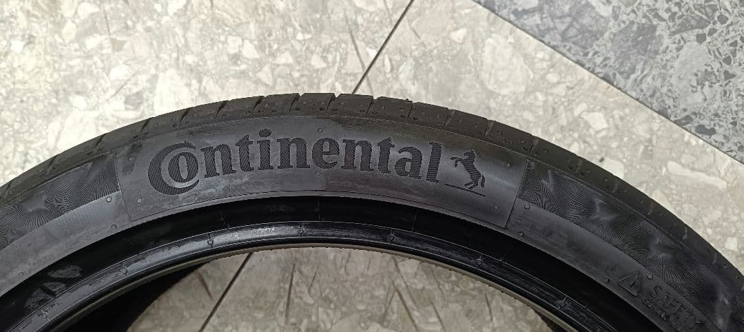 Continental 2025年製　235/40R19 4本セット