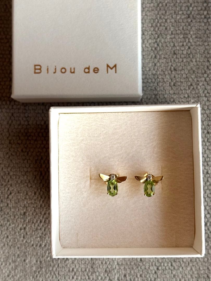 bijou de M ペリドット ミツバチ ピアス