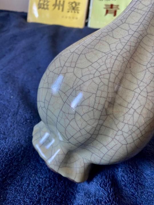 中国古美術品、宋代官窑瓷器、金丝铁线。高约24厘米。