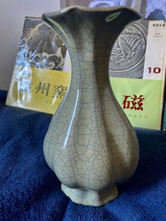 中国古美術品、宋代官窑瓷器、金丝铁线。高约24厘米。