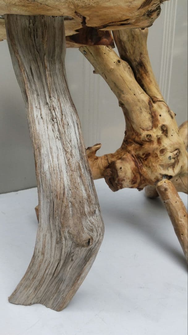 流木を使った天然素材のキャットタワー