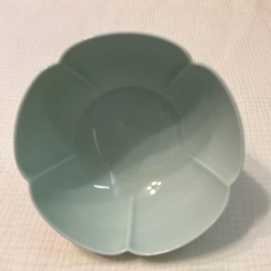 【新品未使用】人間国宝　井上萬二　青白磁花型鉢(箱なし)