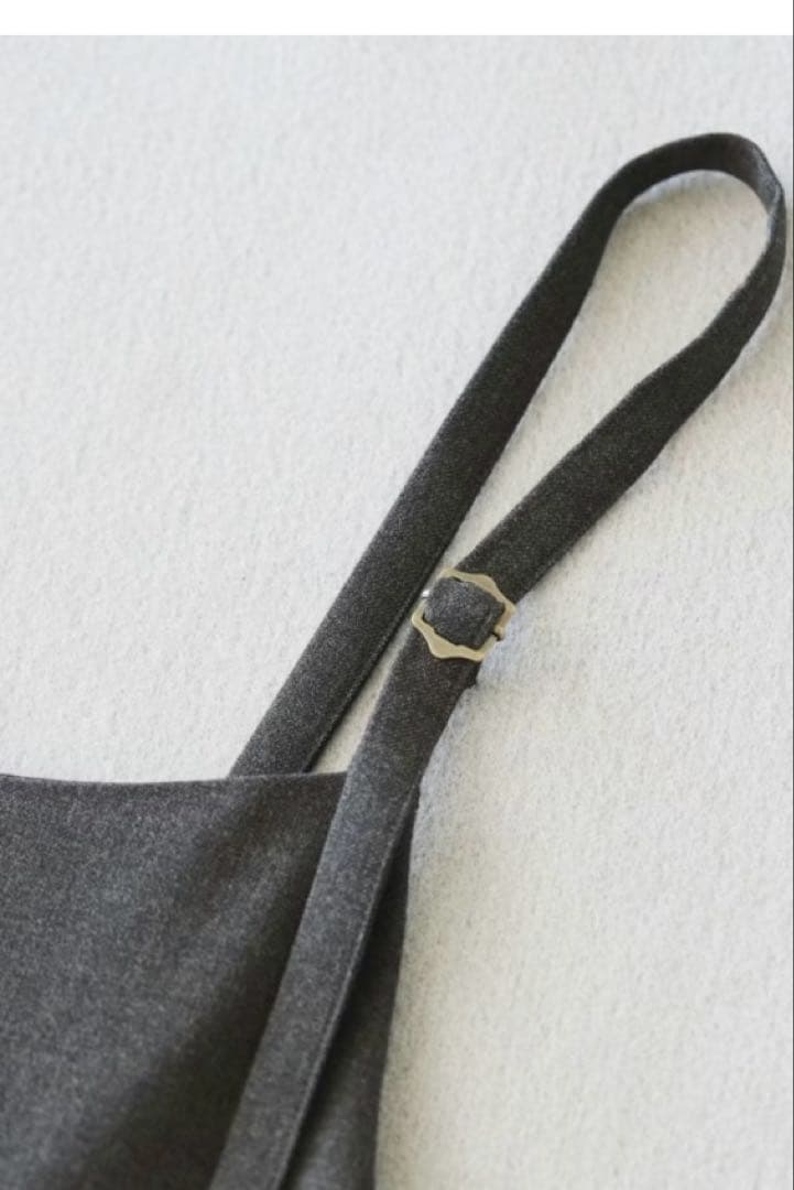 北欧暮らしの道具店 サイドタックのサロペットスカート