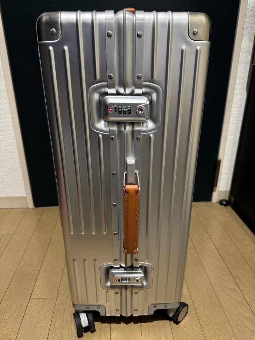 新品未使用　イノベーター　INV5811 70L アルミスーツケース　シルバー