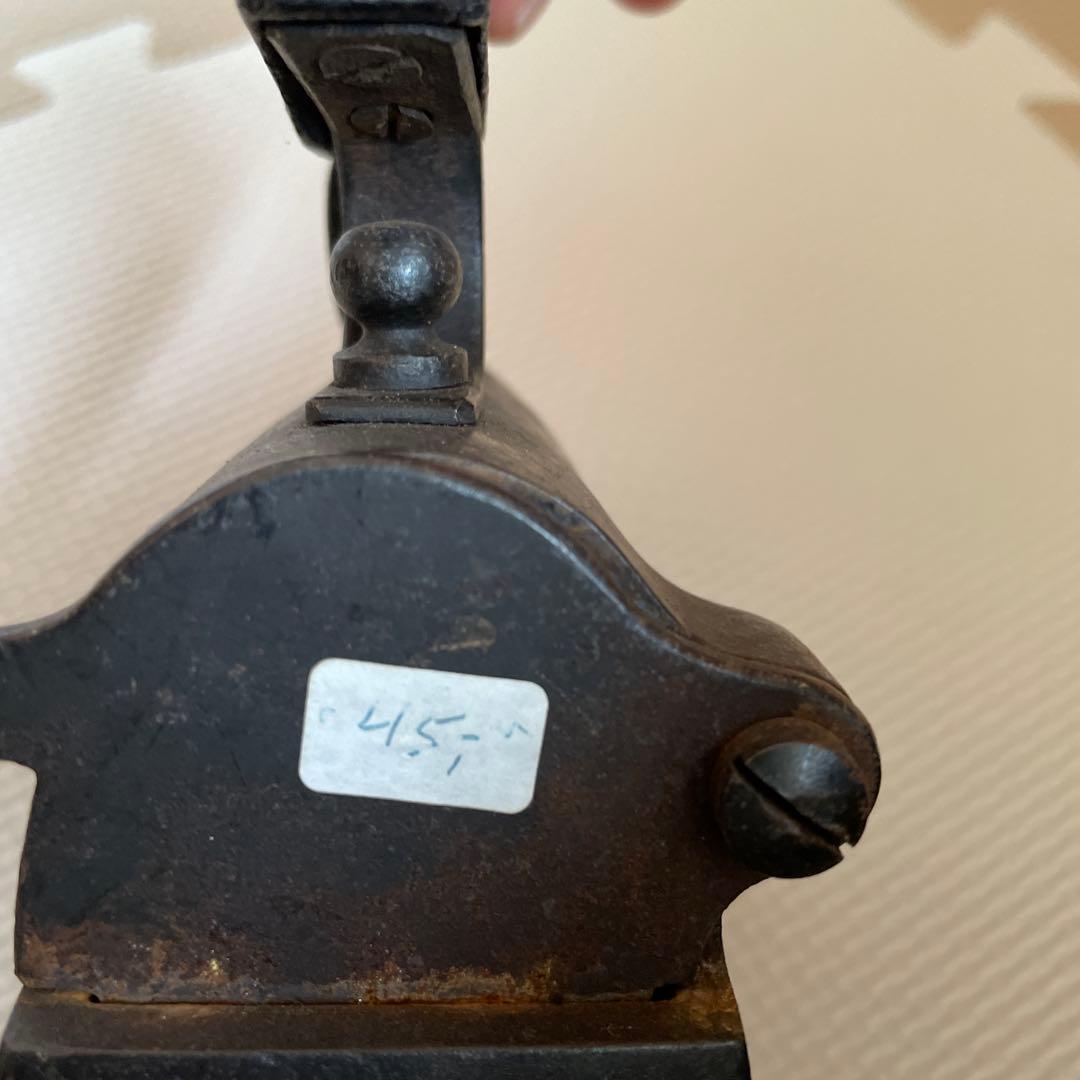 1／27まで発送停止 イギリス　アンティーク 金属製アイロン 木製ハンドル　貴重