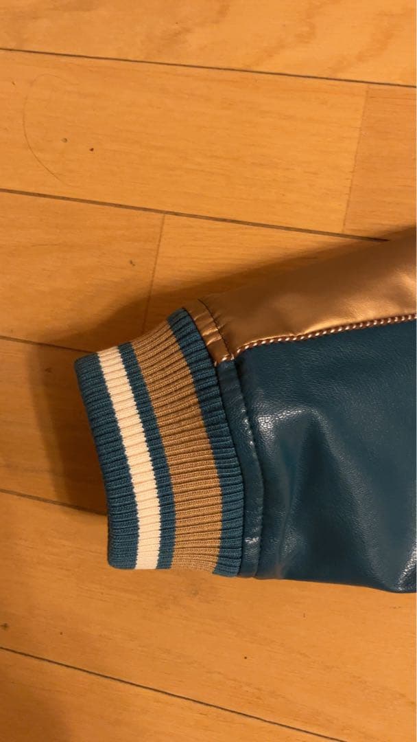 新品未使用　glamb シンセレザー スカジャン ベージュ Mサイズ