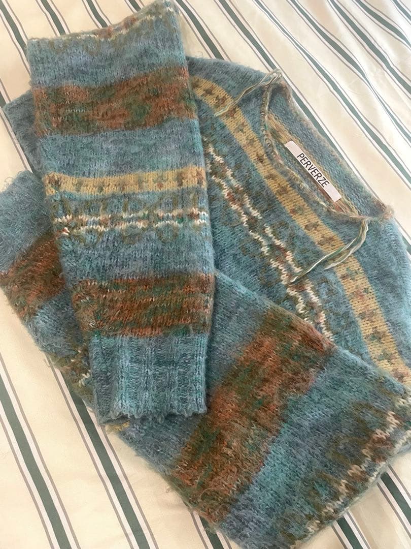 PERVERZE モヘアクロップドニットトップス