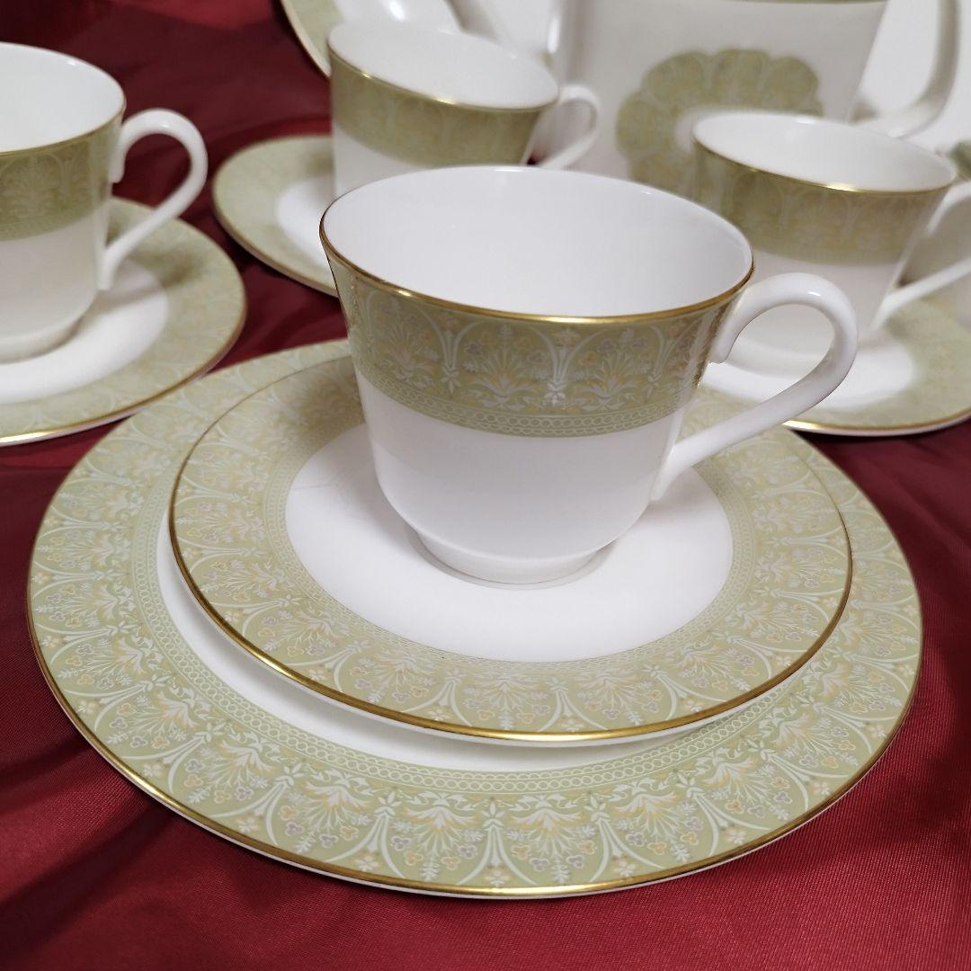 ロイヤルドルトン　食器セット