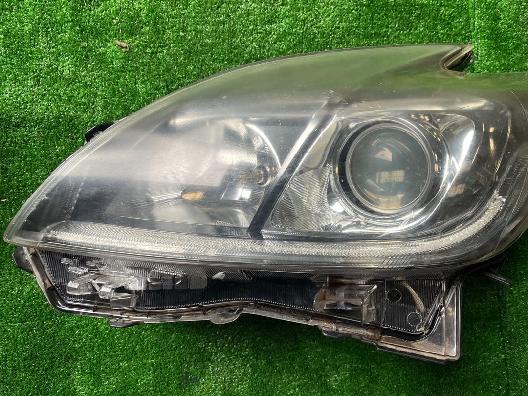 トヨタ 30 プリウス後期 ZVW30 HID ヘッドライト 純正 値下げ可能‼️