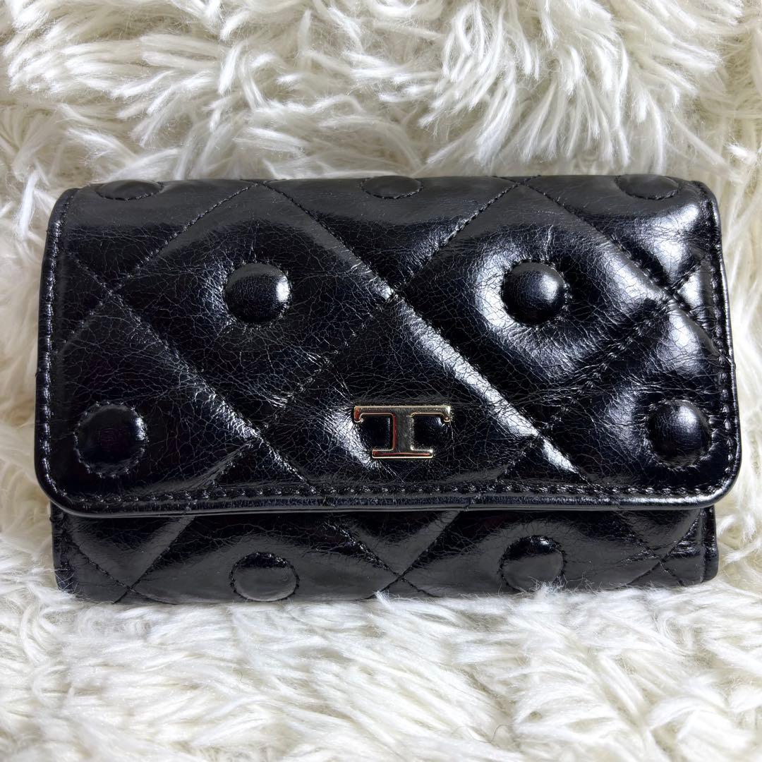 トッズ　TOD's 三つ折り財布　 キルティング　ブラック　Tロゴ