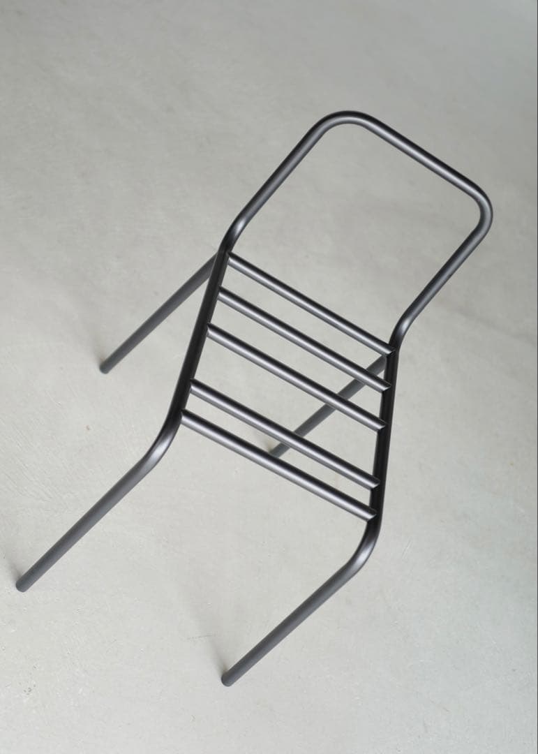 【 Comme des Garçons コムデギャルソン チェアNo.8 】