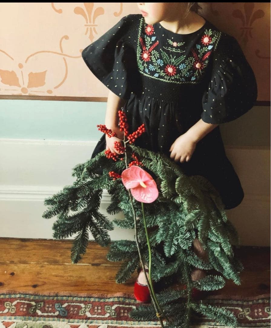 レア⭐︎Bonjourdiary 刺繍入り黒ワンピース4Y