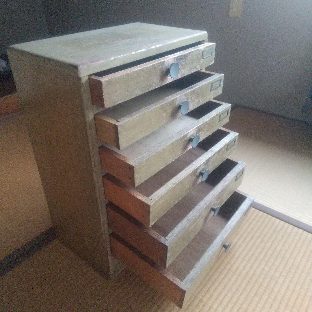 古い子引き出しの棚