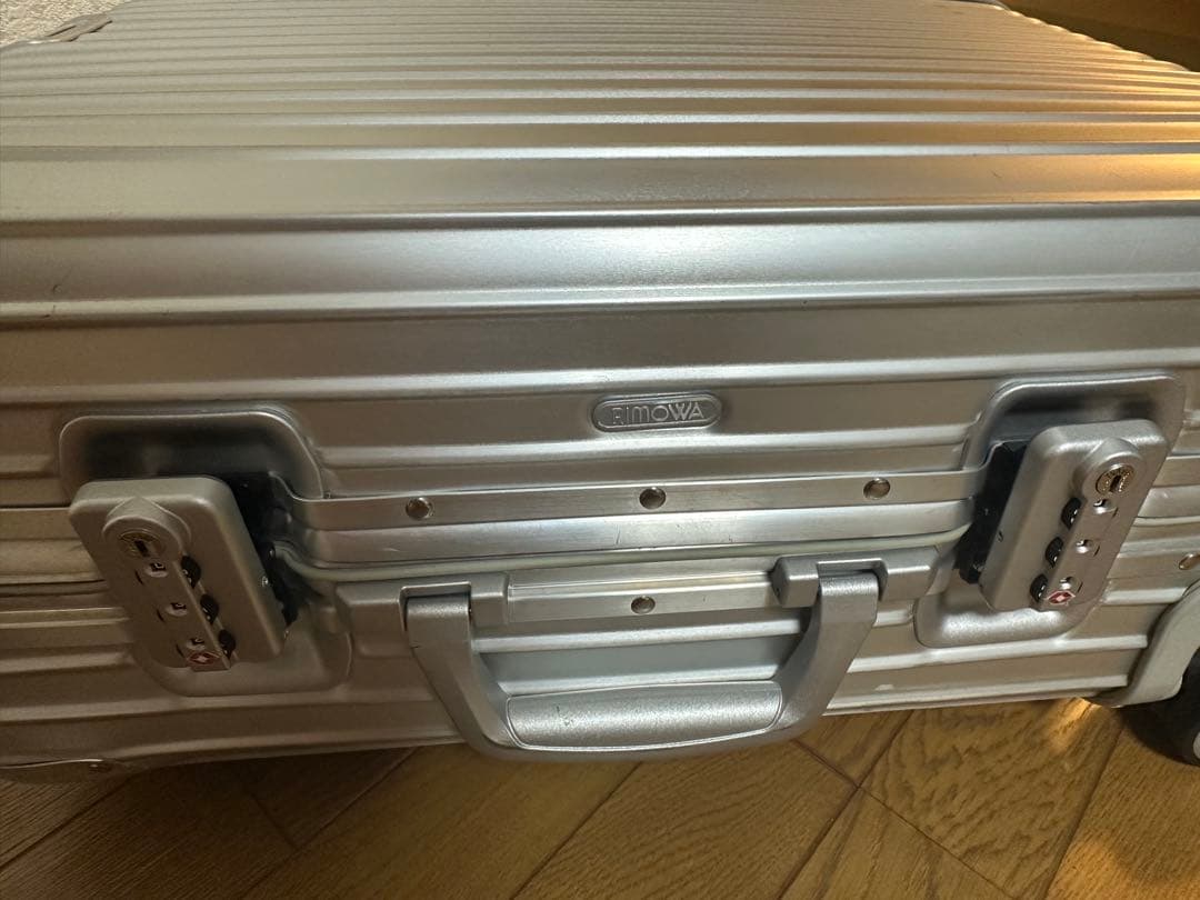【RIMOWA】リモワ35Ｌ機内持込可スーツケース【オリジナルキャビンシルバー】