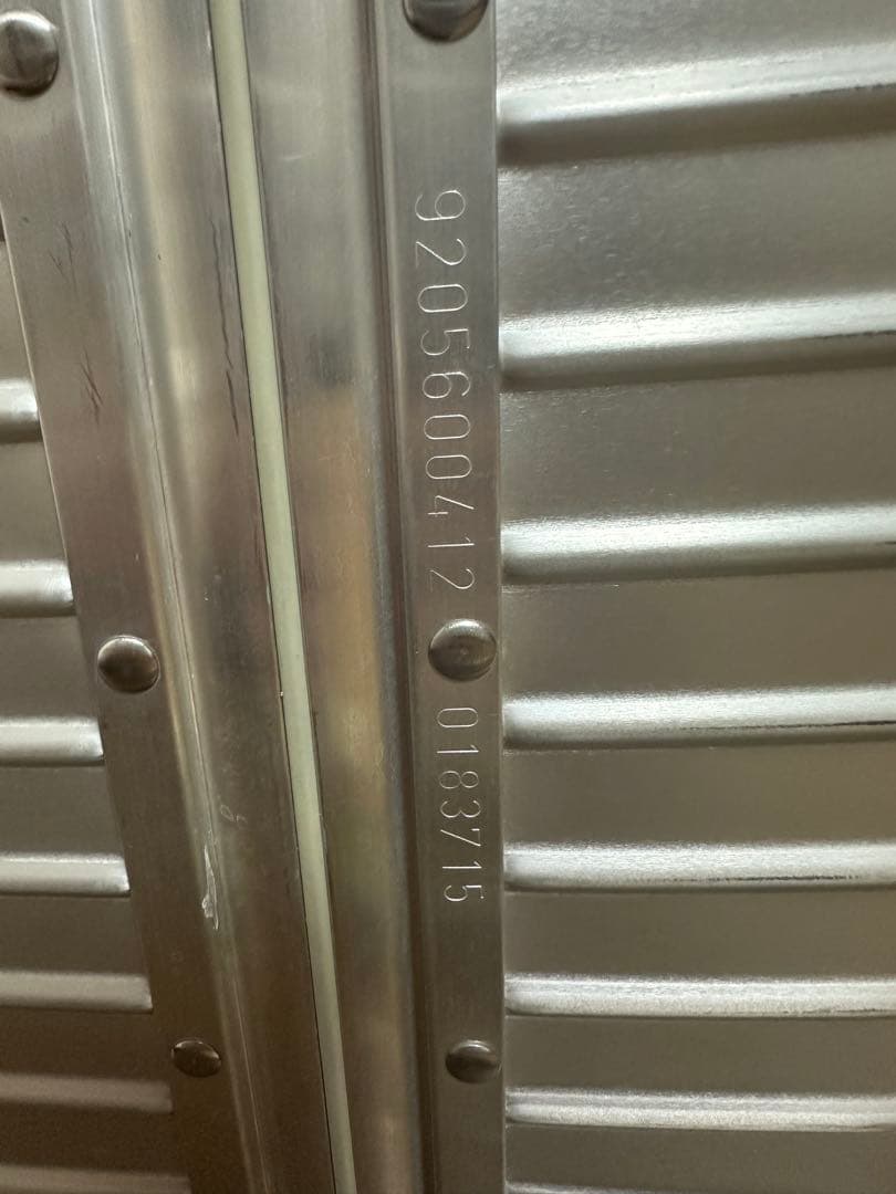 【RIMOWA】リモワ35Ｌ機内持込可スーツケース【オリジナルキャビンシルバー】