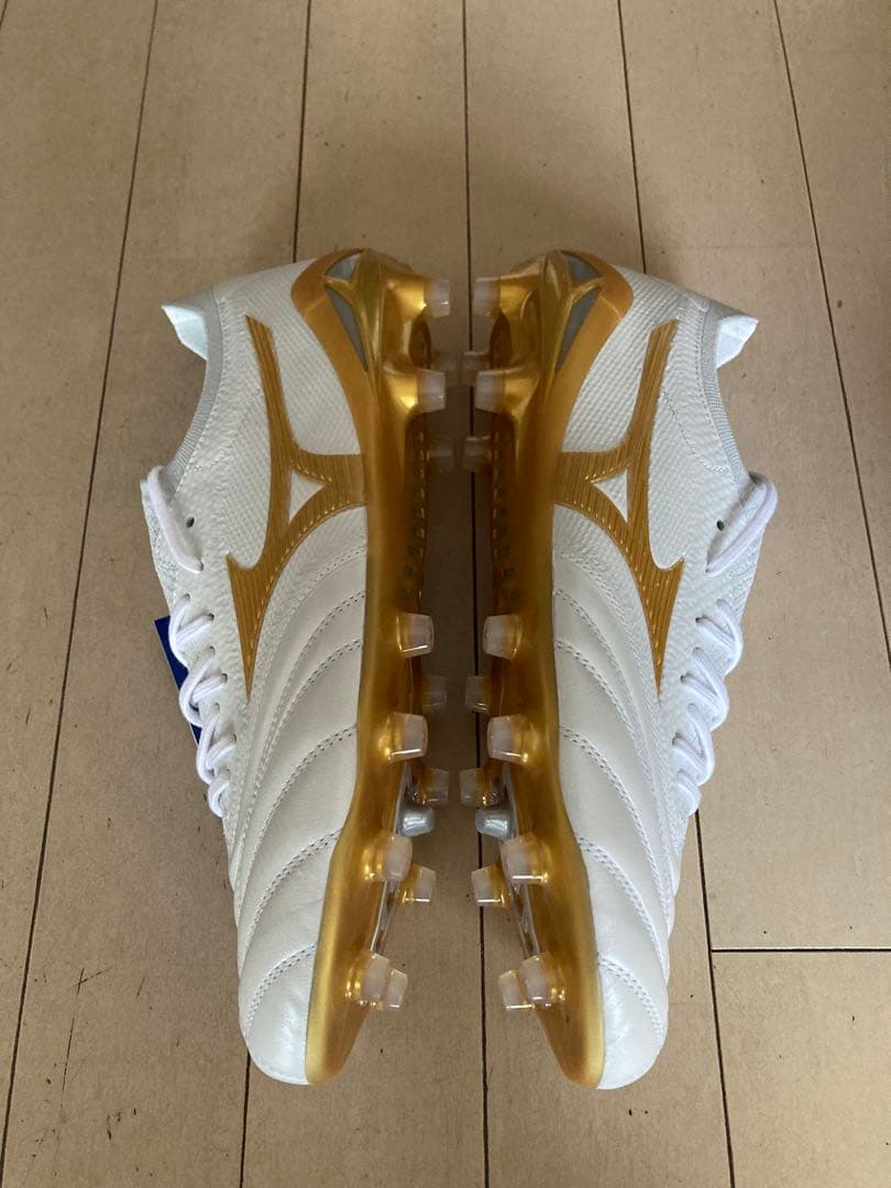 モレリアネオ4βジャパン　白✖️金　27.0㎝　新品。