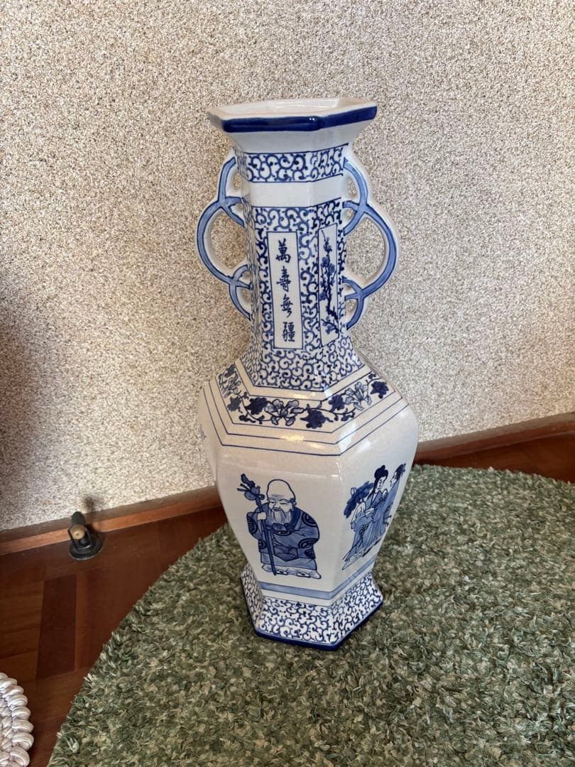 中国壺花瓶　六角双耳染付人物文花生け 骨董品アンティーク