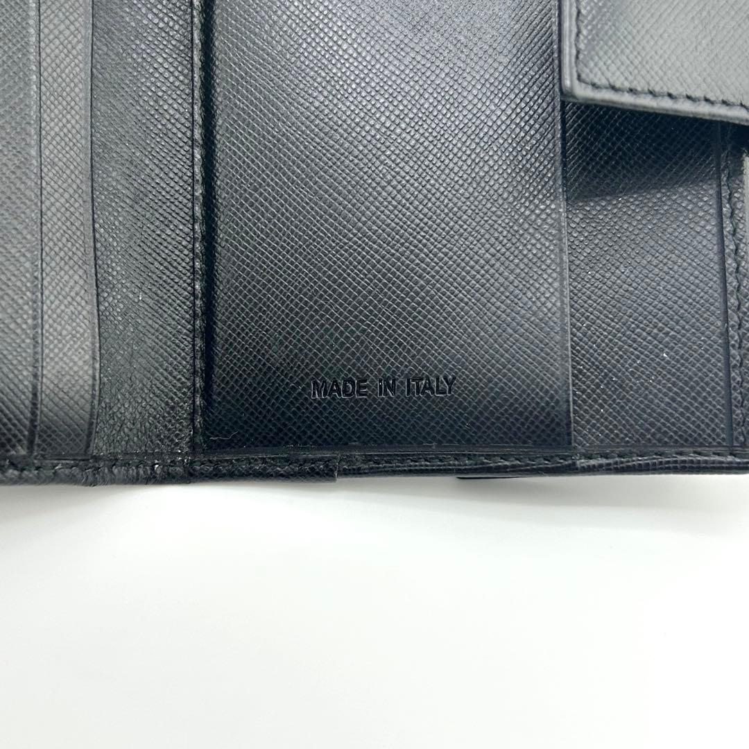 ✨極上美品✨　プラダ　二つ折り　三角プレート　サフィアーノ　Wホック　ブラック